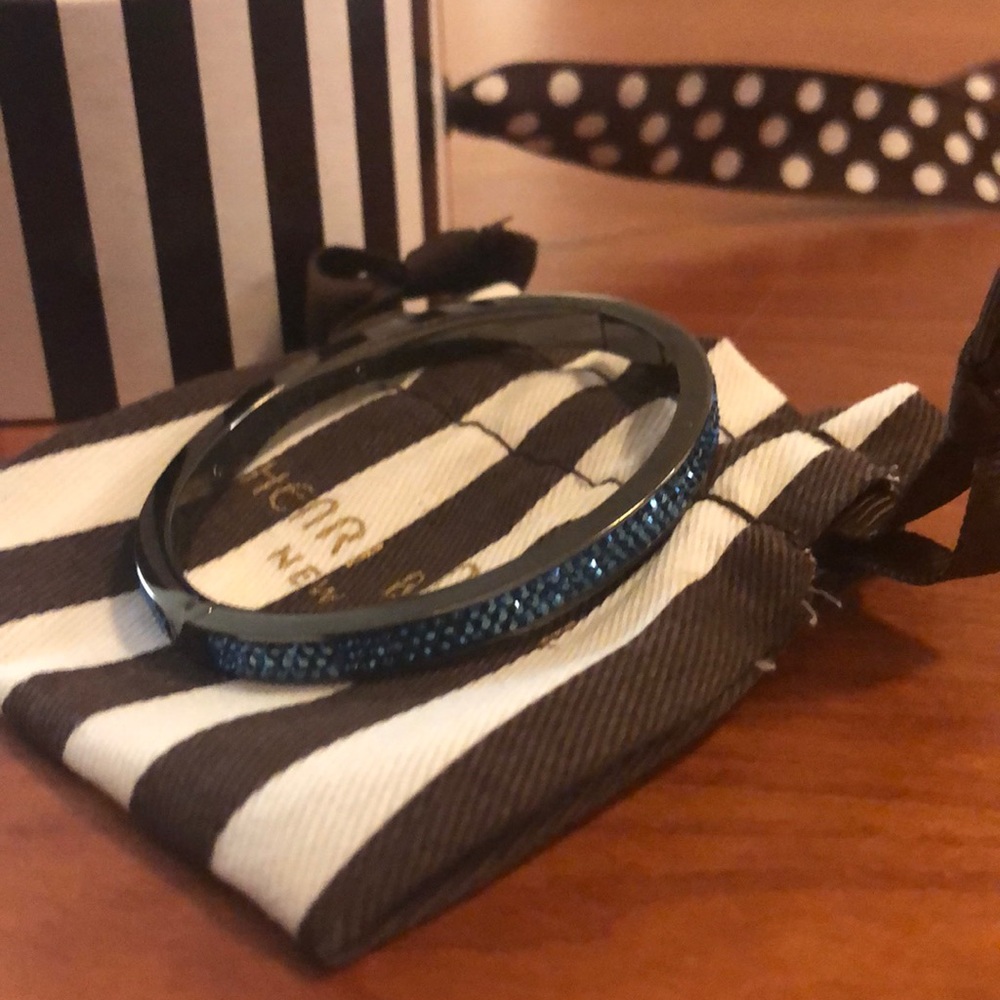 Beautiful never worn henri bendel bracelet